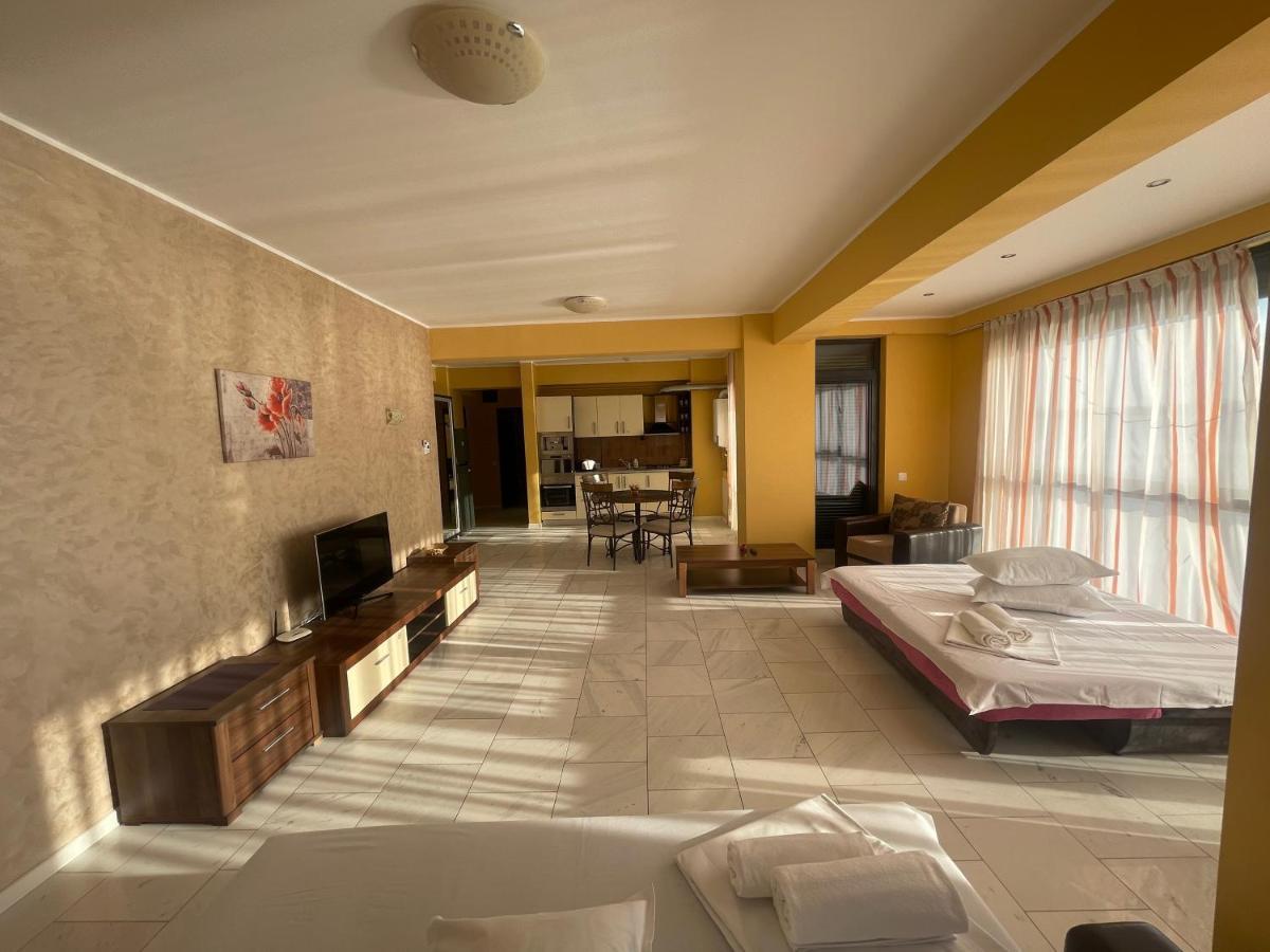 Sophia Lake View Suite Mamaia Exterior foto